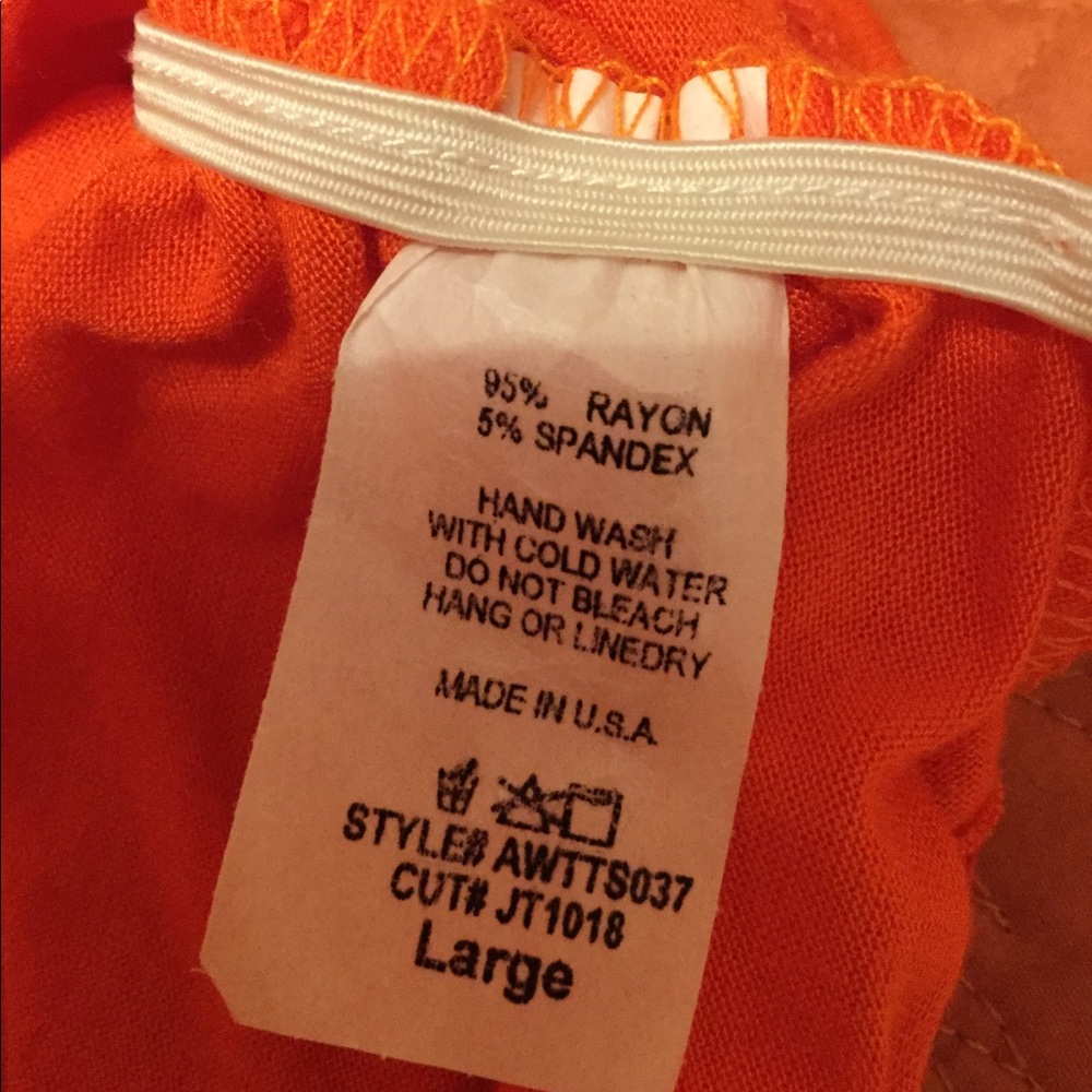 NEW V-Neck Short Sleeve Top - Picture 7 of 8